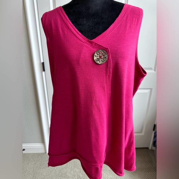 Soft Surroundings Tops - Soft Surroundings Light Burgundy Sleeveless, Raw Hem Design Top